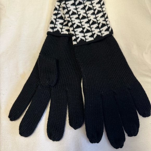 Michael Kors Accessories - Michael Kors Black and White Patterned Gloves